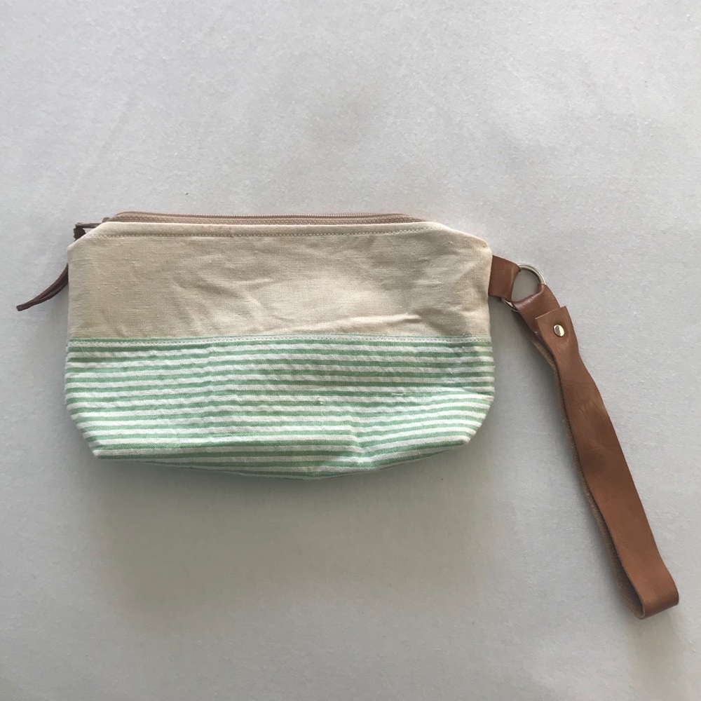 Wristlet/makeup bag